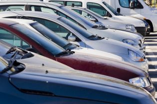 Sprawdź, czy ilość posiadanych pojazdów wpływa na prawo do odliczenia od nich VAT