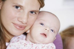 Wypłata zasiłku macierzyńskiego – czy jest możliwa bez aktu urodzenia dziecka