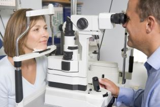 Badanie wzroku bez VAT. Czy zwolnieniu z VAT podlega każde badanie ostrości widzenia w celu dobrania okularów korekcyjnych?