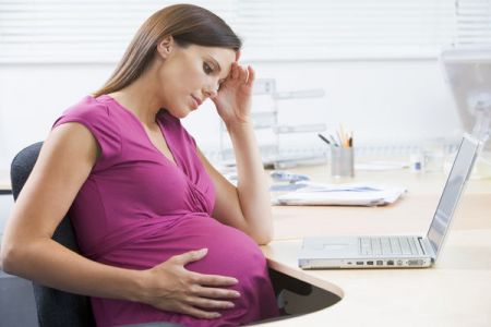 Żądanie od pracownicy zaświadczenia o stanie ciąży – czy jest uzasadnione?