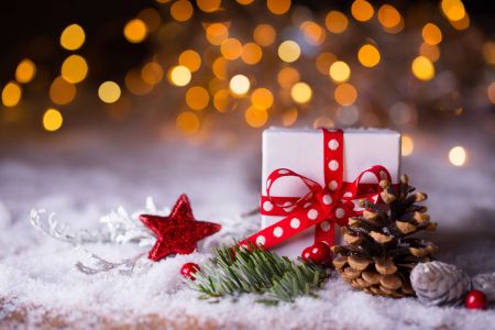 Rozliczenie prezentów świątecznych – kompendium pracodawcy